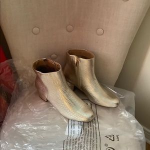 Ladies Gold Boots